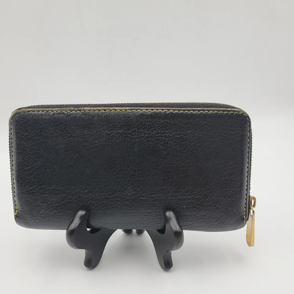 LOUis Vuitton Suhali Leather Zippy Long Wallet..Authentic..